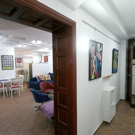 Warhol Apartment, Quiet With Retro Pop Art Flair In Zvezdara, With Workplaces And Multiple Beds * Belgrade