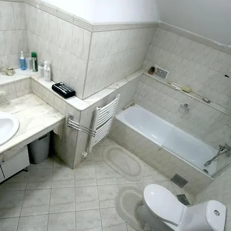 Warhol Apartment, Quiet With Retro Pop Art Flair In Zvezdara, With Workplaces And Multiple Beds Apartment *