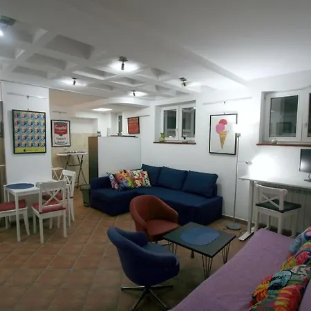 Warhol Apartment, Quiet With Retro Pop Art Flair In Zvezdara, With Workplaces And Multiple Beds Apartment