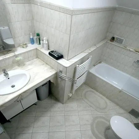 Warhol Apartment, Quiet With Retro Pop Art Flair In Zvezdara, With Workplaces And Multiple Beds Apartment *