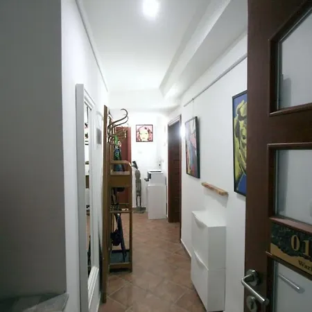 Warhol Apartment, Quiet With Retro Pop Art Flair In Zvezdara, With Workplaces And Multiple Beds *