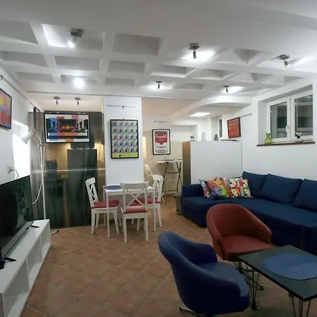 Warhol Apartment, Quiet With Retro Pop Art Flair In Zvezdara, With Workplaces And Multiple Beds Apartment