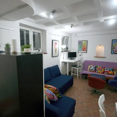 Warhol Apartment, Quiet With Retro Pop Art Flair In Zvezdara, With Workplaces And Multiple Beds Apartment *