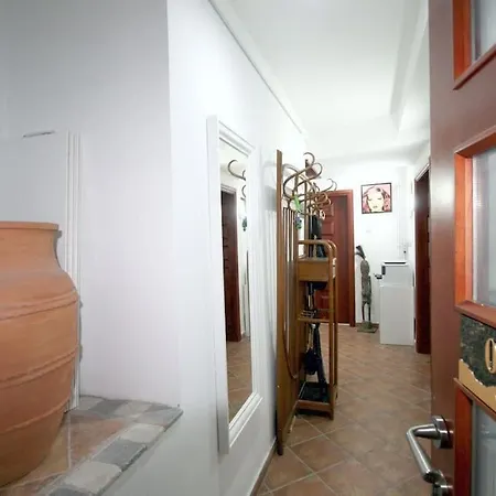 Warhol Apartment, Quiet With Retro Pop Art Flair In Zvezdara, With Workplaces And Multiple Beds * Belgrade