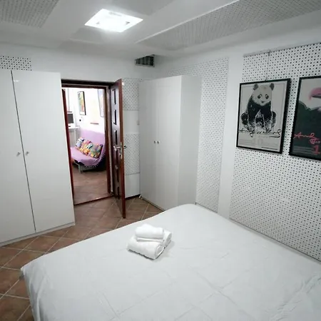 Apartment Warhol Apartment, Quiet With Retro Pop Art Flair In Zvezdara, With Workplaces And Multiple Beds