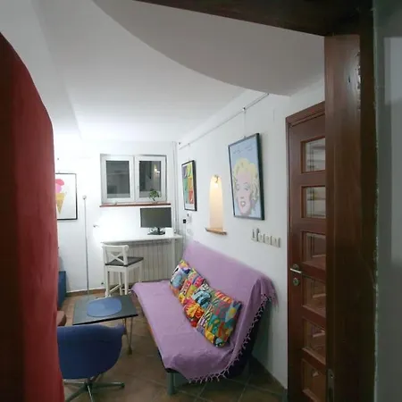 Warhol Apartment, Quiet With Retro Pop Art Flair In Zvezdara, With Workplaces And Multiple Beds Apartment Belgrade