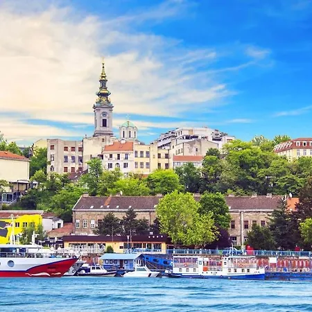 Warhol Apartment, Quiet With Retro Pop Art Flair In Zvezdara, With Workplaces And Multiple Beds